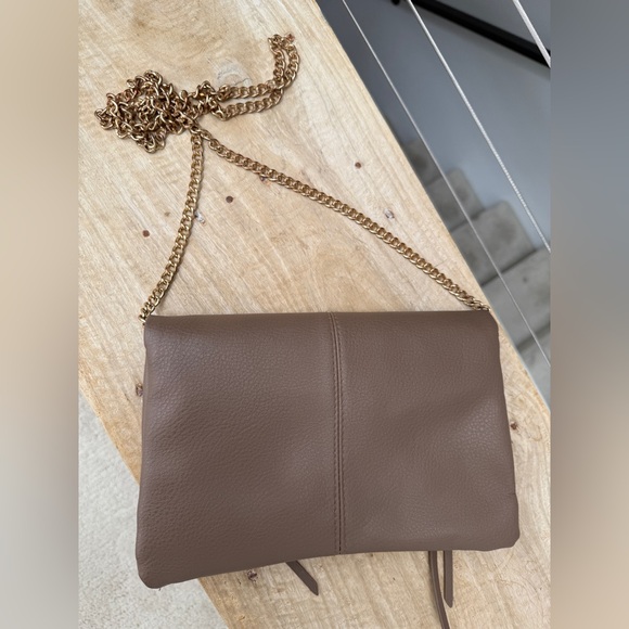 Rampage Taupe Faux Leather Chain Crossbody Bag Versatile Trendy Stylish Chic - Picture 4 of 6